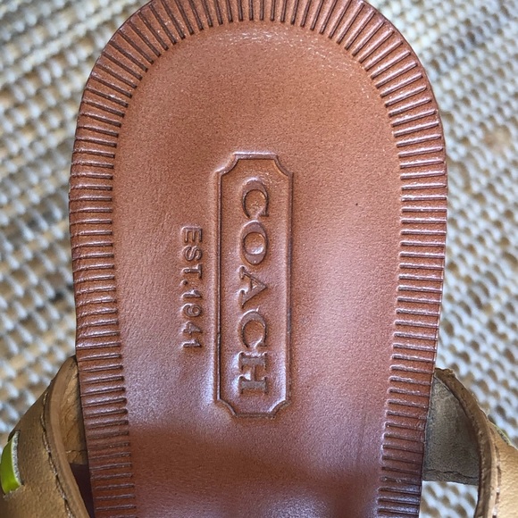 NIB COACH s7.5 thong sandals Gorgeous soft leather Rare find! Neon grn trim - Picture 3 of 9